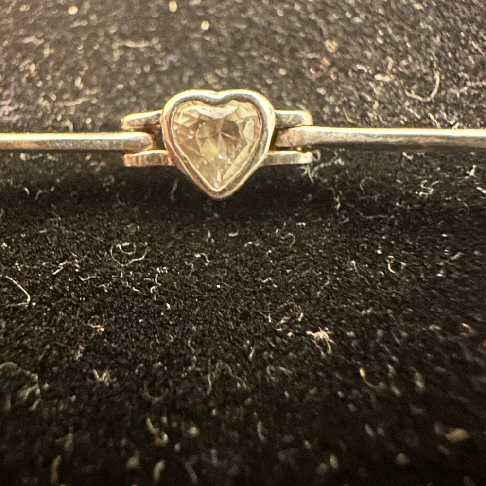 Chic 925 Silver Heart Bracelet with clear heart stones.